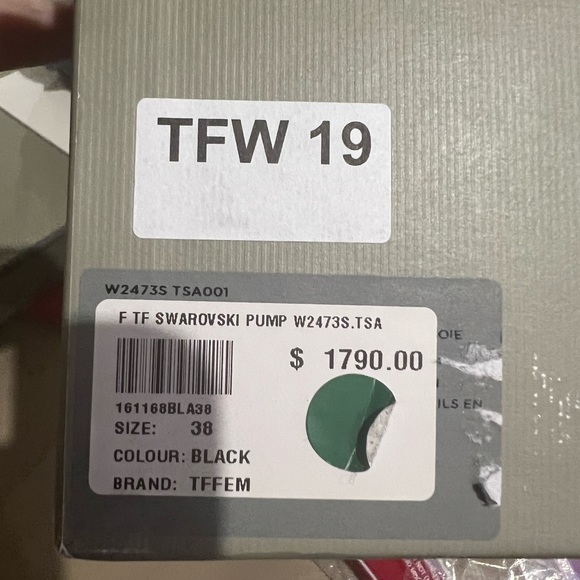 New Tom Ford Black Swarovski Pumps in Size US 8/38 (EU) - Picture 12 of 17